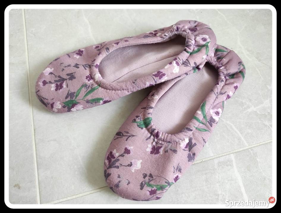 Kapcie damskie 37 bambosze wkładane 24 Sandały i klapki Damskie Płock sprzedam