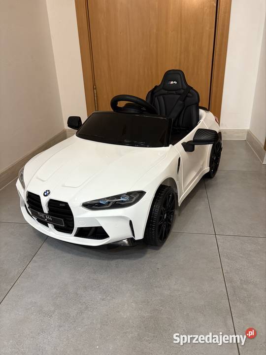 Samochód ma akumulator BMW M4