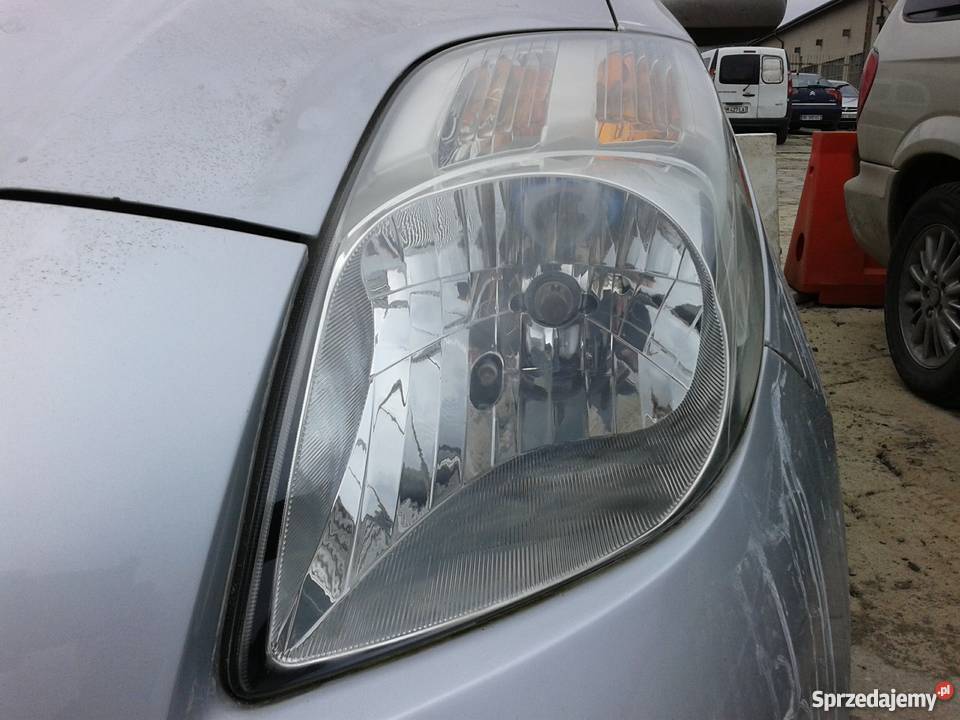 Polerowanie reflektorow autaz zewnatrzz dojazdem kujawsko-pomorskie Toruń