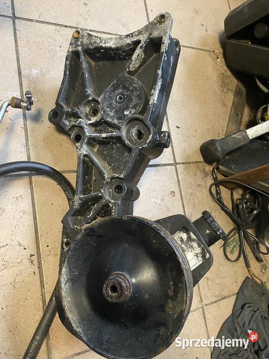 Volvo Penta 50 mocowanie alternatora i pompy Piła