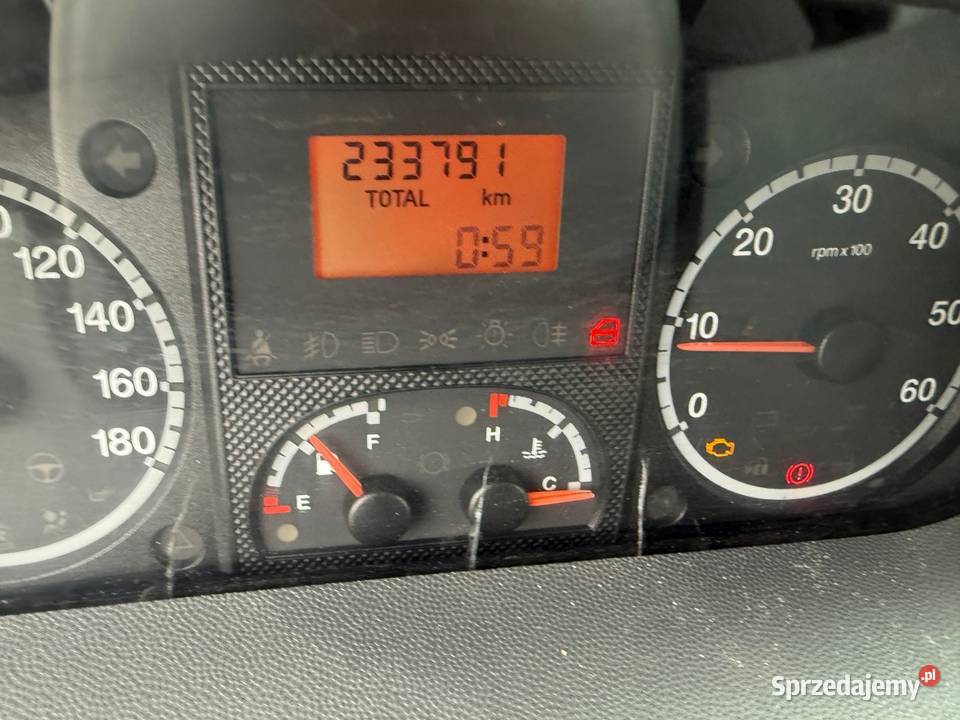 Peugeot Boxer z winda zaladowczą srebrny Kielce