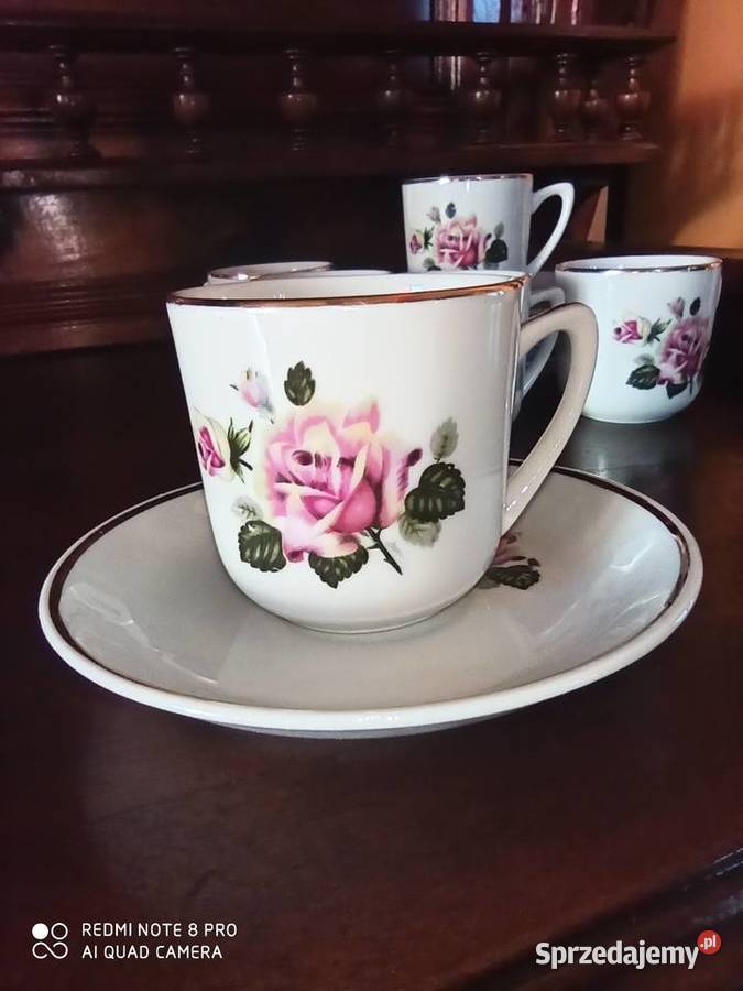 6 Filiżanek z różami z białej porcelany