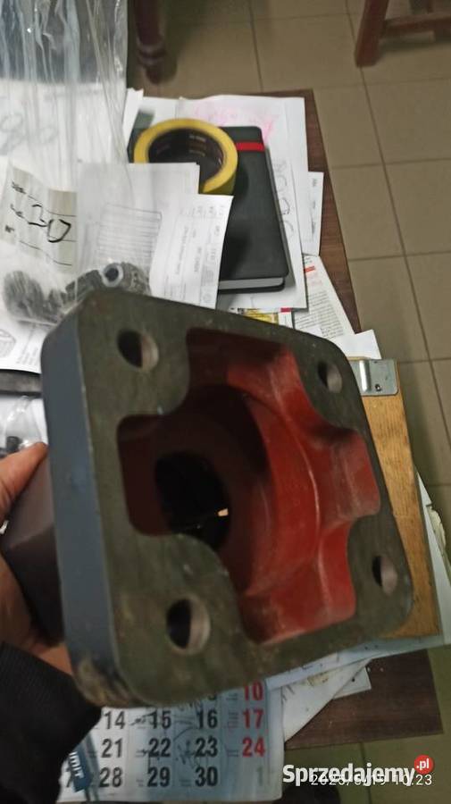 słup nowy do mechanizmu posuwu odlew żeliwny Kłodawa