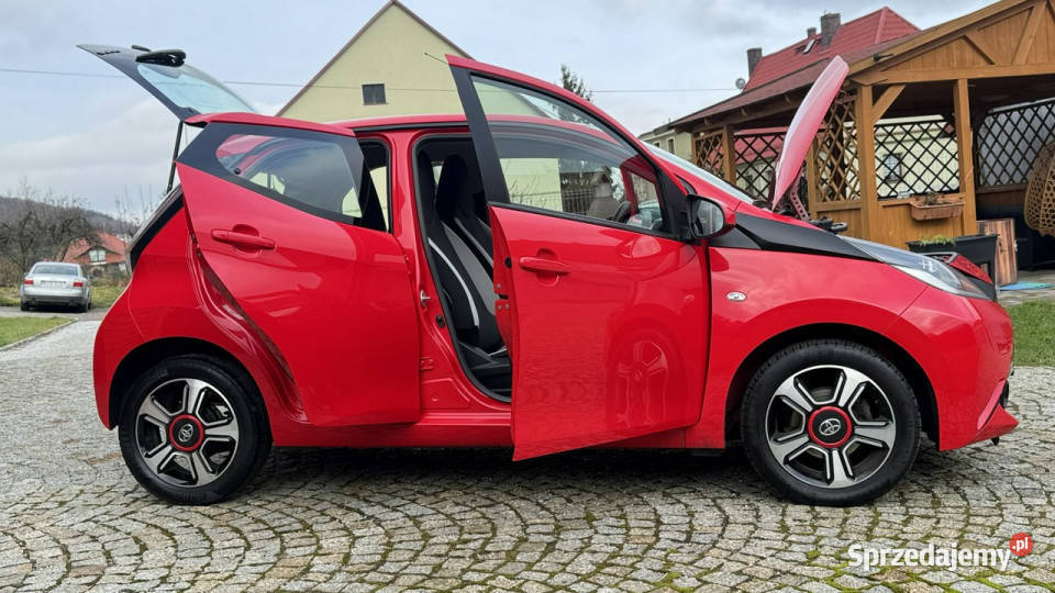 Toyota Aygo 10 Benz 70 z Niemiec Serwis 5 Drzwi Rok produkcji 2014 Strzegom