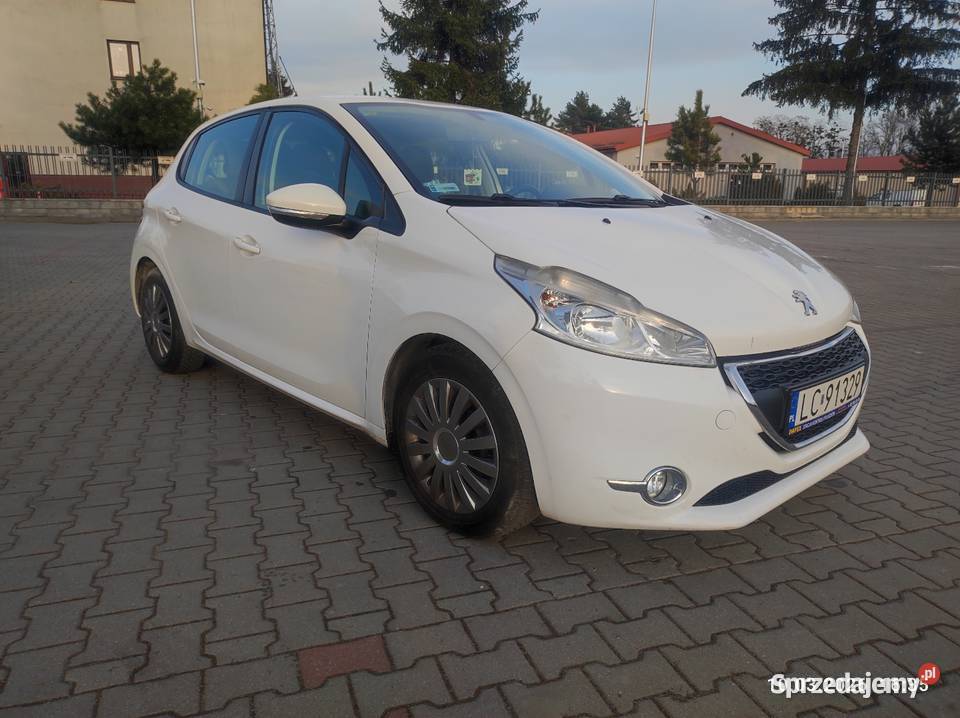 Peugeot 208 gaz gniazdo USB
