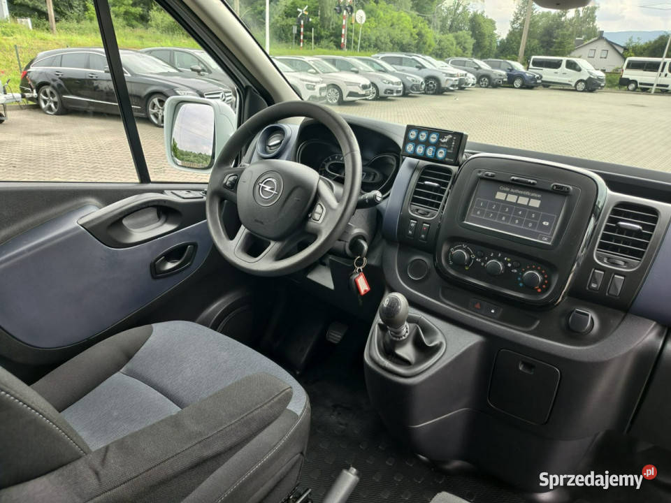 Opel Vivaro 16 D 145 AMBULANS karetka nawigacja sprzedam