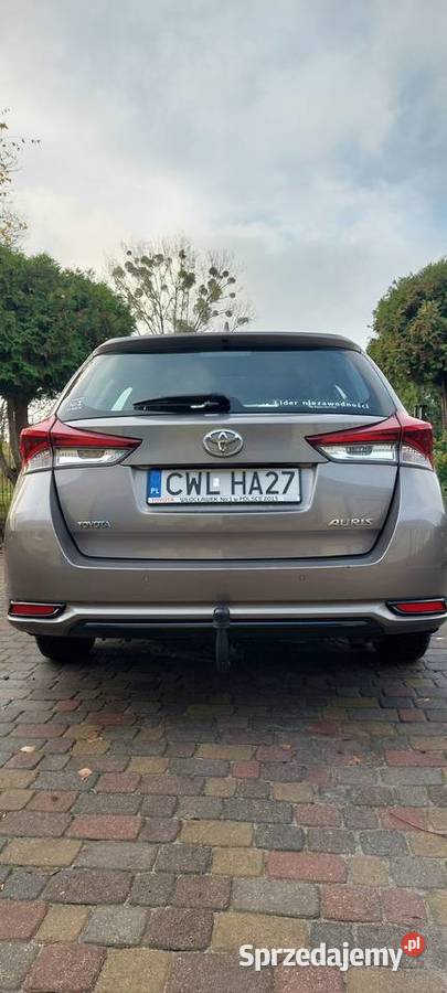 Toyota auris kombi 2015 z niskim przebiegiem Motoryzacja