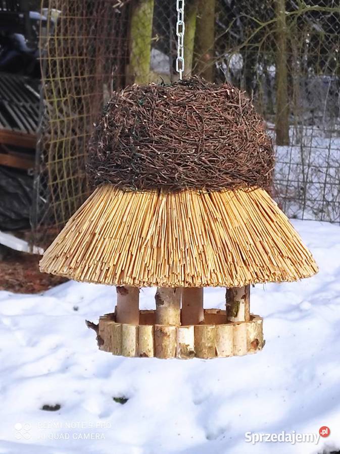 Karmnik ptaków kryty trzciną Pozostałe Drawsko Pomorskie