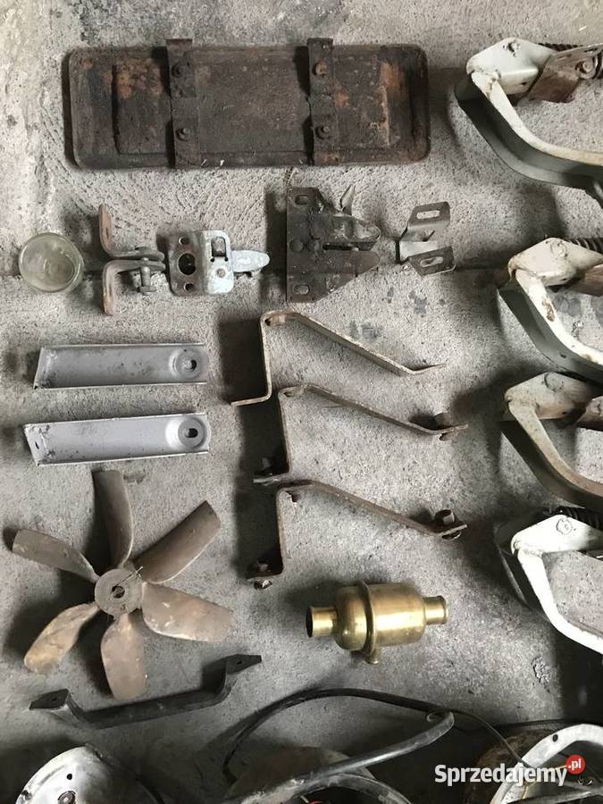 Szybka trójkątna w drzwiach Syrena 105 Wolsztyn