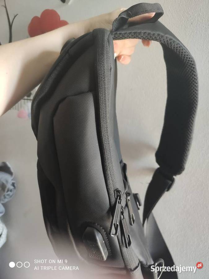 Pojemna czarna torba unisex z wejściem USB Warszawa sprzedam