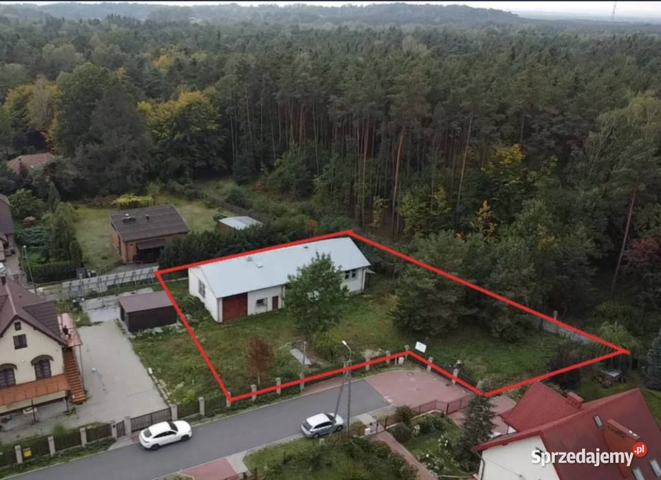 Ustawna działka z budynkiem gospodarczymhalą Celestynów