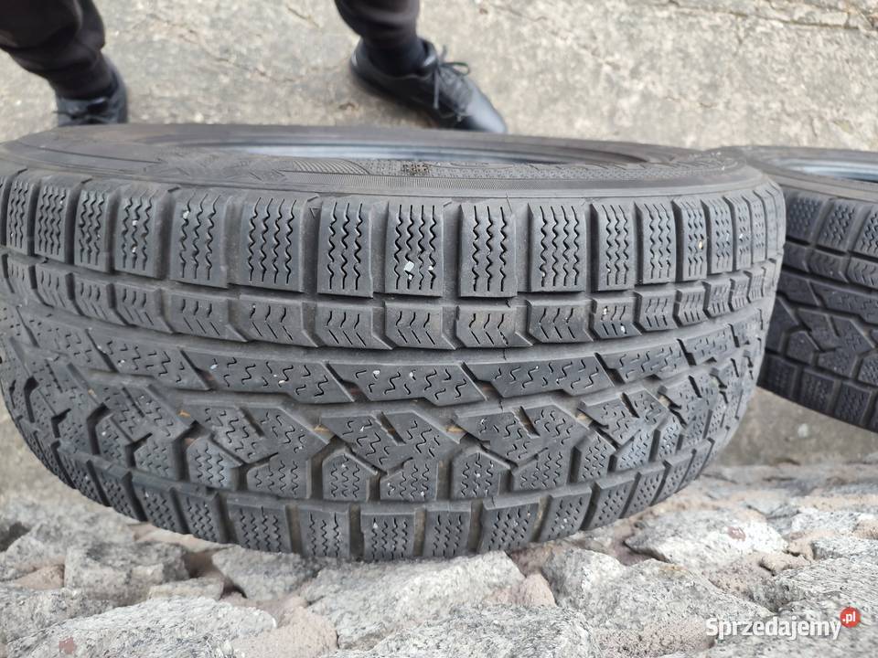 Opony zimowe Kumho I Zen Rv 23560R17 4sztuki Praszka sprzedam