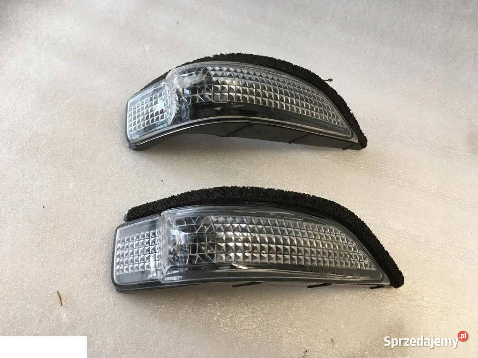 TOYOTA YARIS III KIERUNKOWSKAZ MIGACZ LUSTERKA R Kozubszczyzna