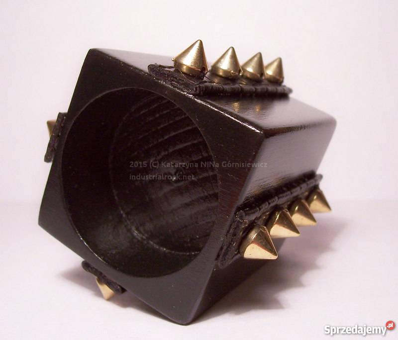 Niespotykane świeczniki na tealight złote ćwieki