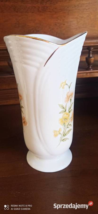 Wazon z subtelnymi kwiatami w trzech kasetonach Gdańsk