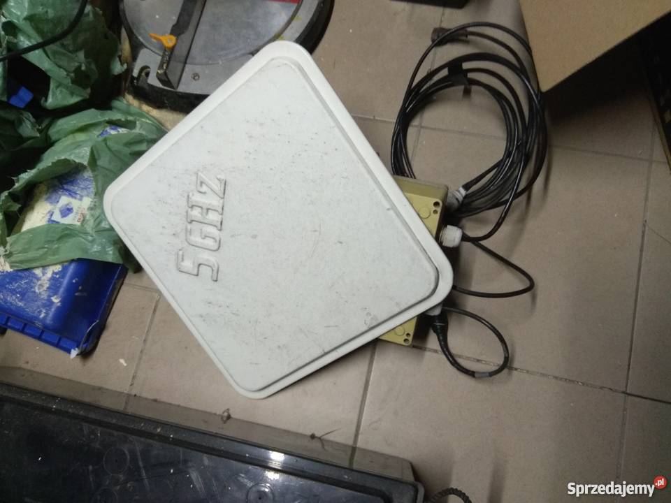 Antena 5 GHz z dużą puszka na elektronikę Kraków