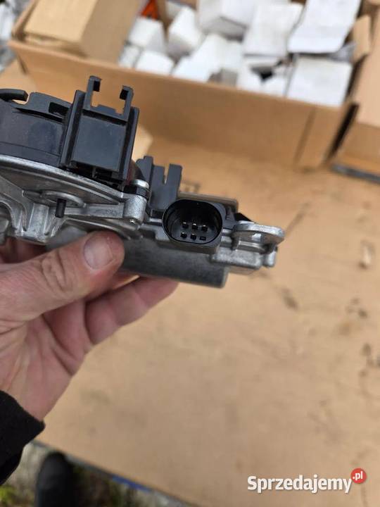 silnik silniczek dociąg domykanie klapy VW