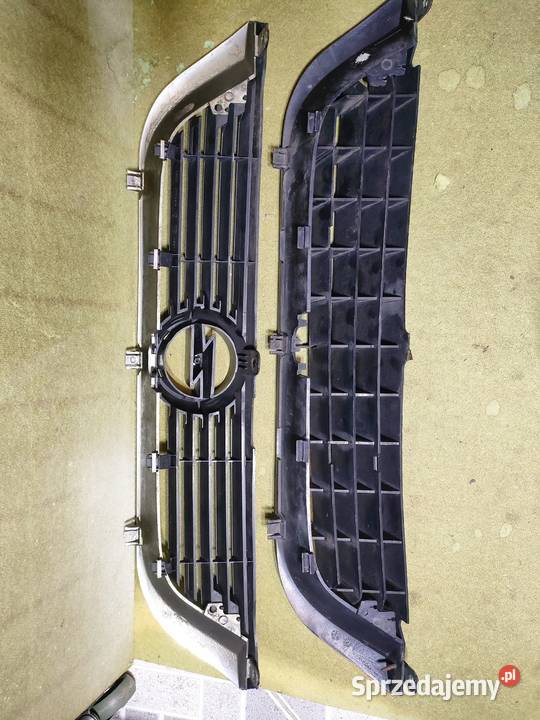 Atrapa grill osłona Vectra b dwie sztuki osobowe pomorskie Gdynia