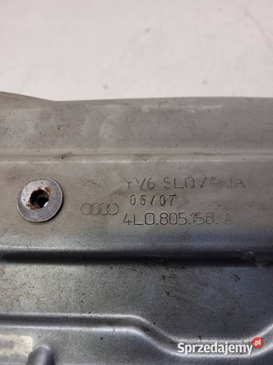 MOCOWANIE BŁOTNIKA PRAWE AUDI Q7 4L0805158A Przystajń