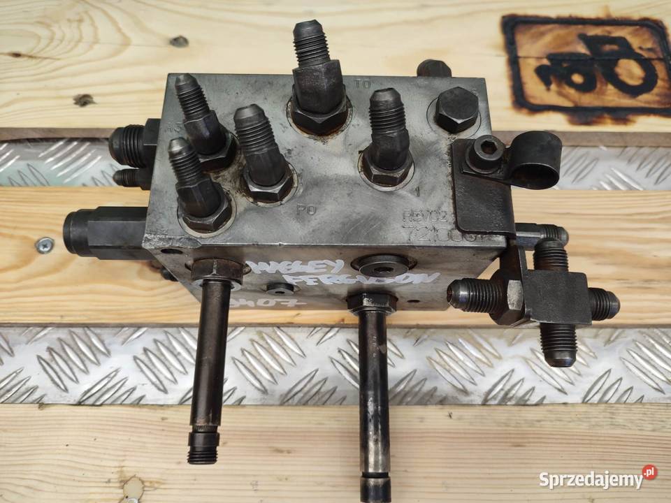 Blok hydrauliczny Massey Ferguson 9407 7210001 Wilkowo