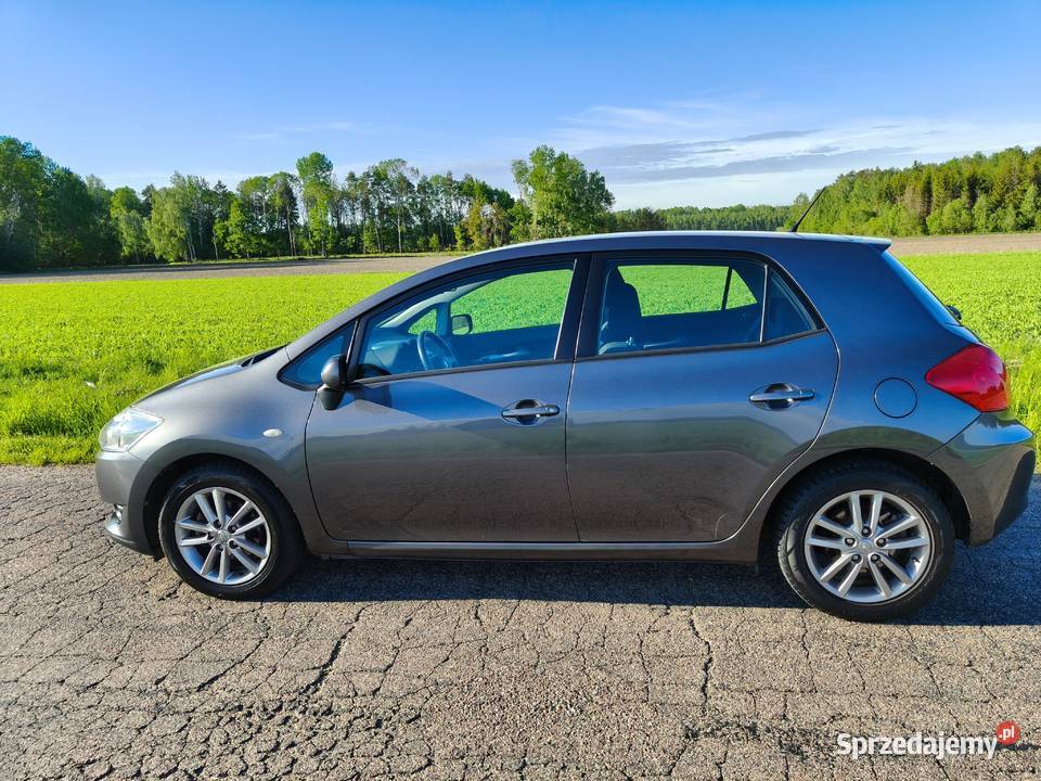 Toyota Auris I 16 132 benzyna manual kupiony w polskim salonie