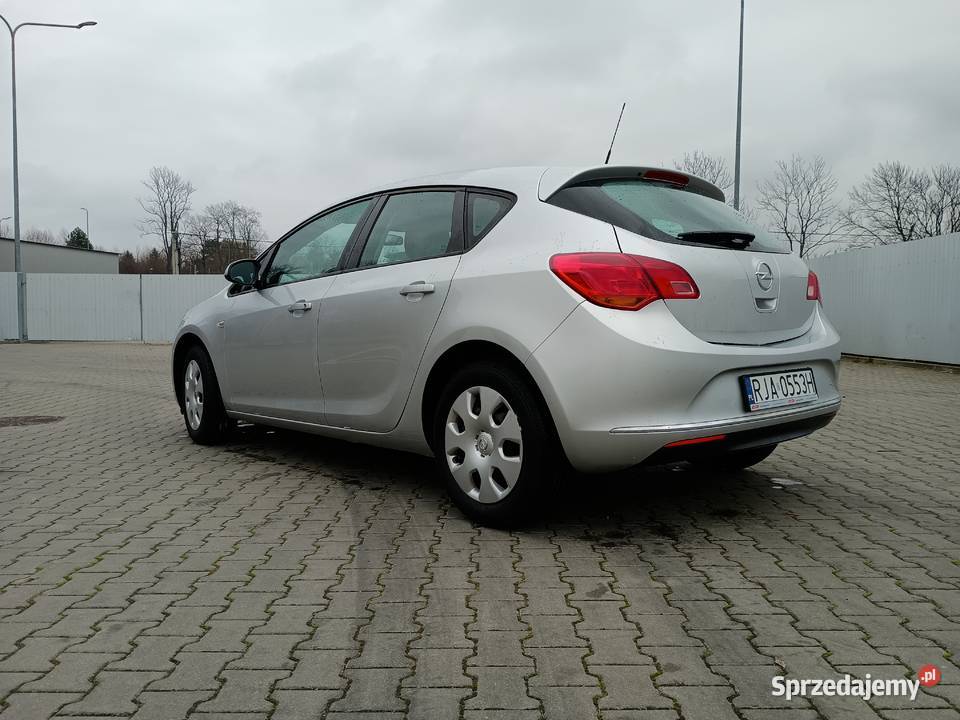 Opel Astra j 2015r benzyna Rzeszów