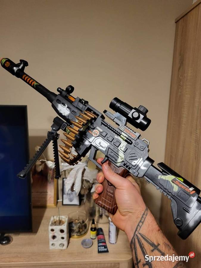 Karabin na baterie z laserem