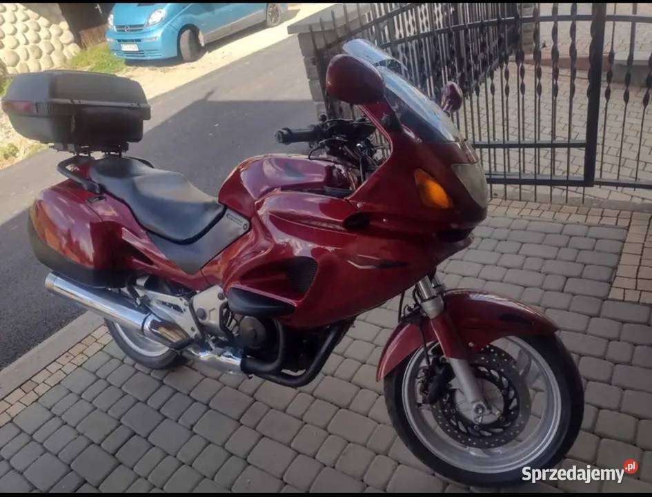 Honda NVT 650 Poronin