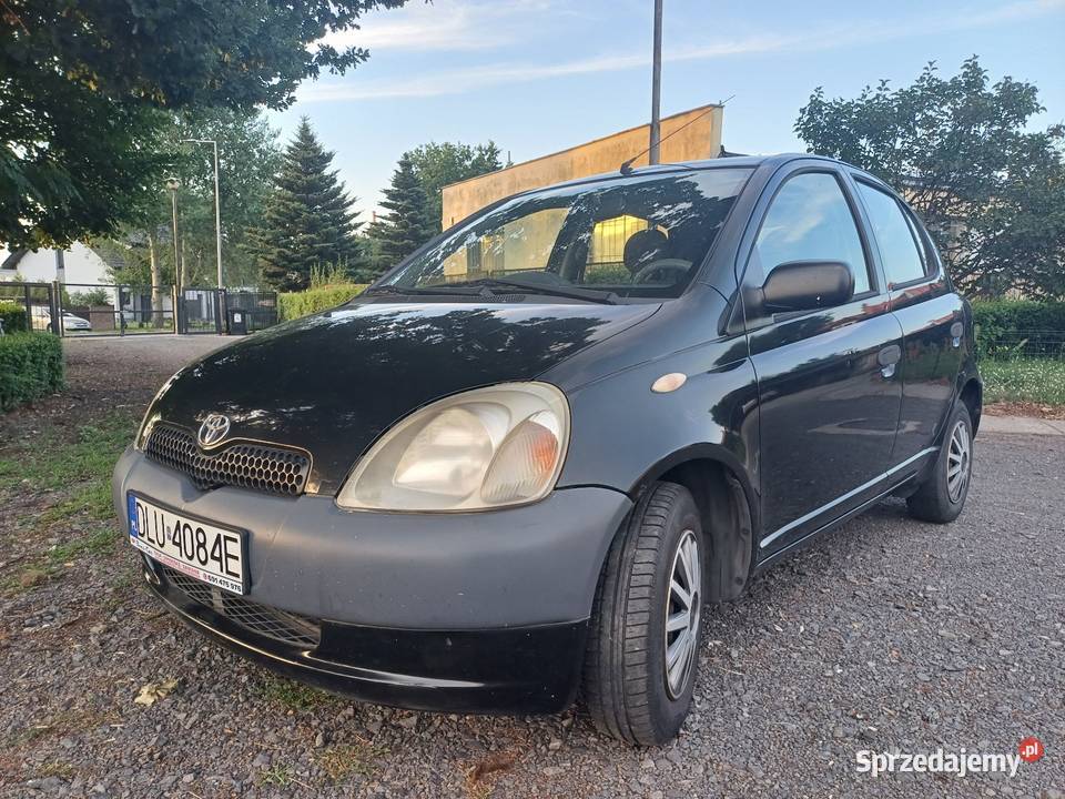 Toyota Yaris 10 VVTi 68 2001r 5 drzwiowy 1000cm3 Lubin