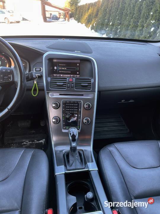 VOLVO XC 60 30 T6 304 4x4 Platinum srebrny XC 60