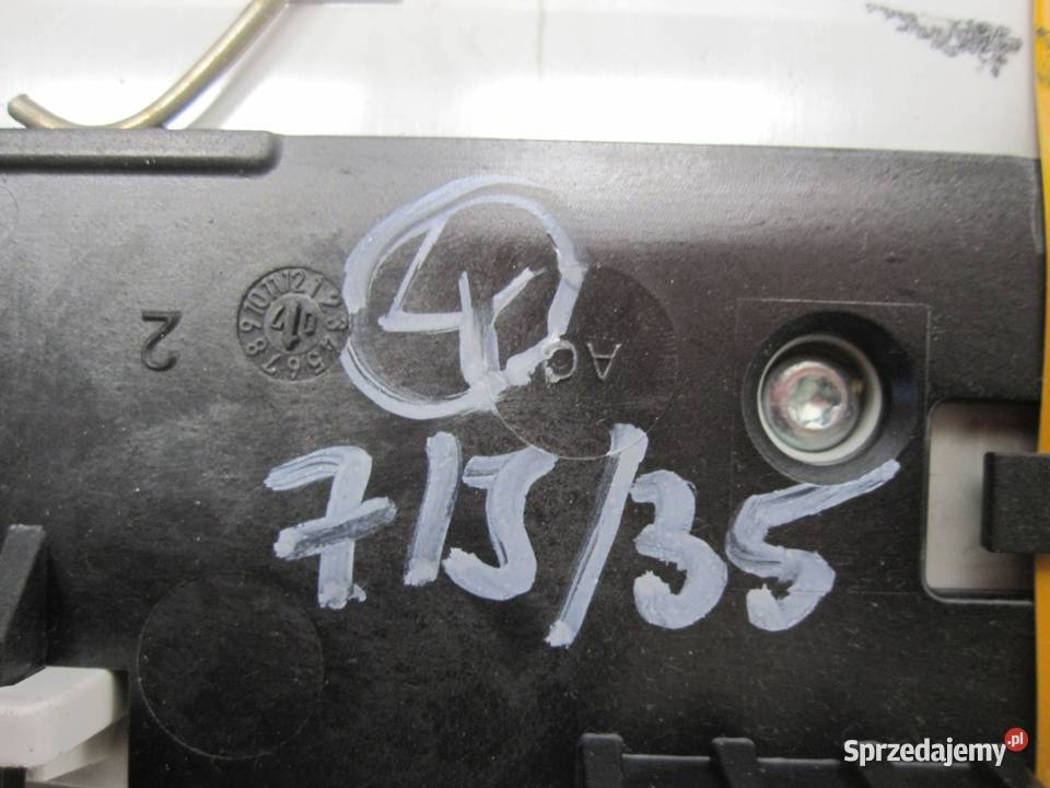 MERCEDES W204 07r lampka podsufitki A2048702758 osobowe Kielce