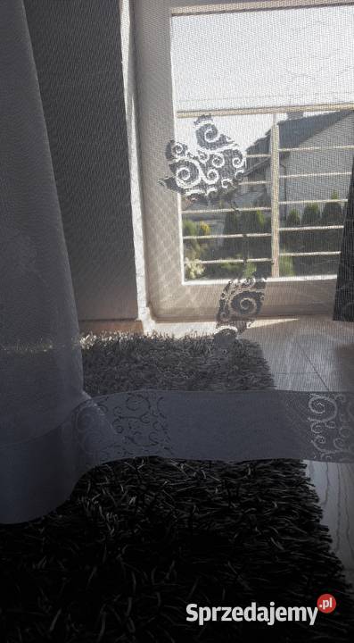 Żakardowa biała firanka pasy pionowe kwiaty 450