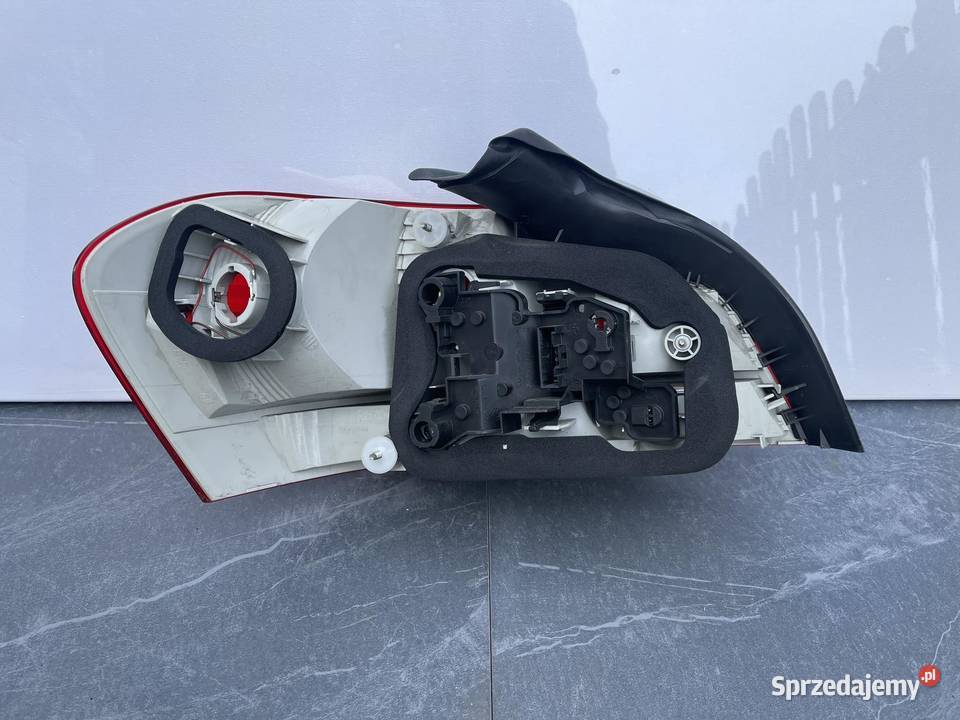 BMW 1 E88 E82 LIFT PRAWA LAMPA TYŁ prawe Ostroróg