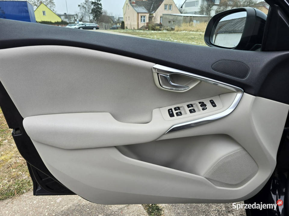Volvo V40 ledRDesignBezwypadkowy II 2012 światła do jazdy dziennej Białogard