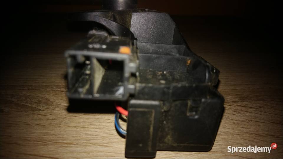 Zamek klapy bagażnika z silownikiem do Świdnik
