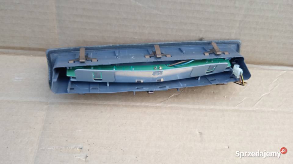 OPEL ASTRA H FL KOMBI LAMPA 3 STOP ŚWIATŁO