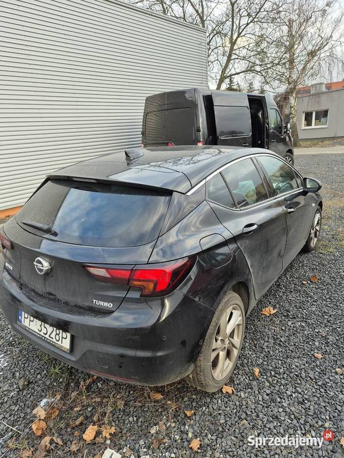 Astra K uszkodzona Hatchback Piła