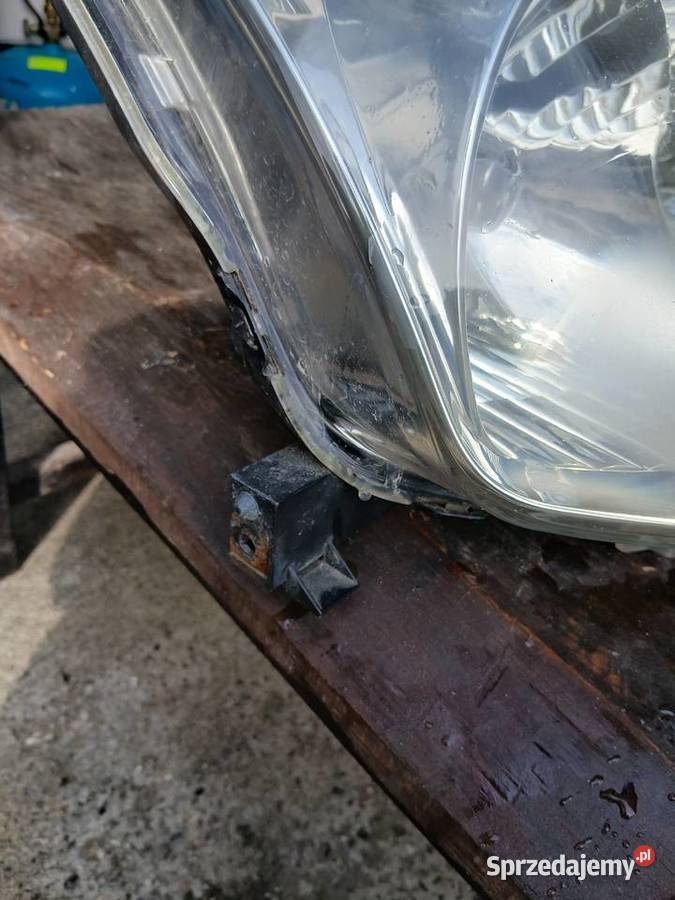 Reflektor lampa prawy przód suzuki Swift Zwoleń