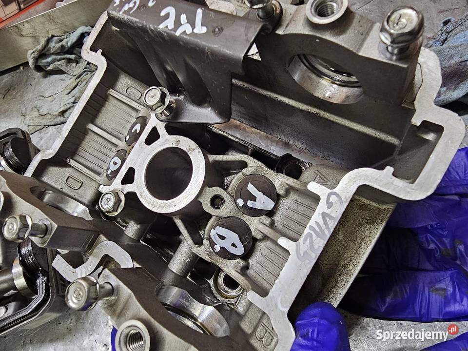Hyosung GV 125 aquila głowica tył tylna tylnia Cylindry, głowice, pierścienie