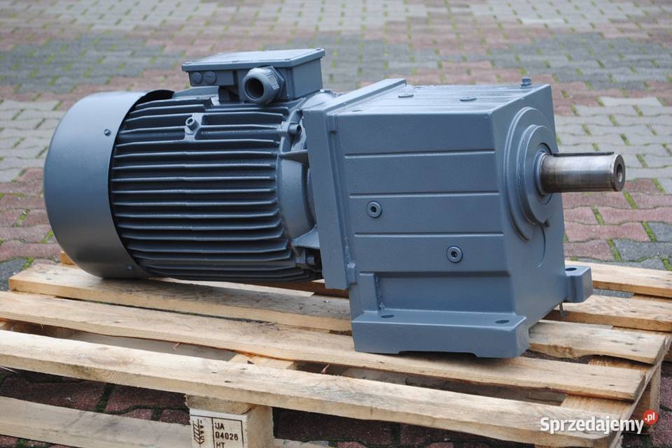 Motoreduktor 22kw 188obrmin LENZE Kargowa