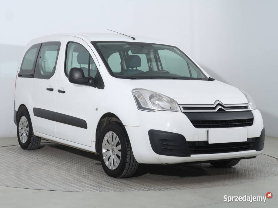 Citroen Berlingo 16 VTi Rok produkcji 2016 mazowieckie Piaseczno