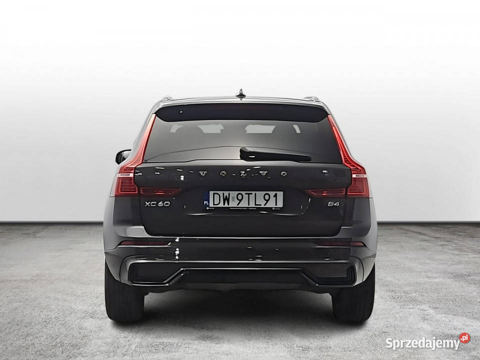 Volvo XC 60 B4 B Plus Dark Z Polskiego Salonu lakier metallic Warszawa