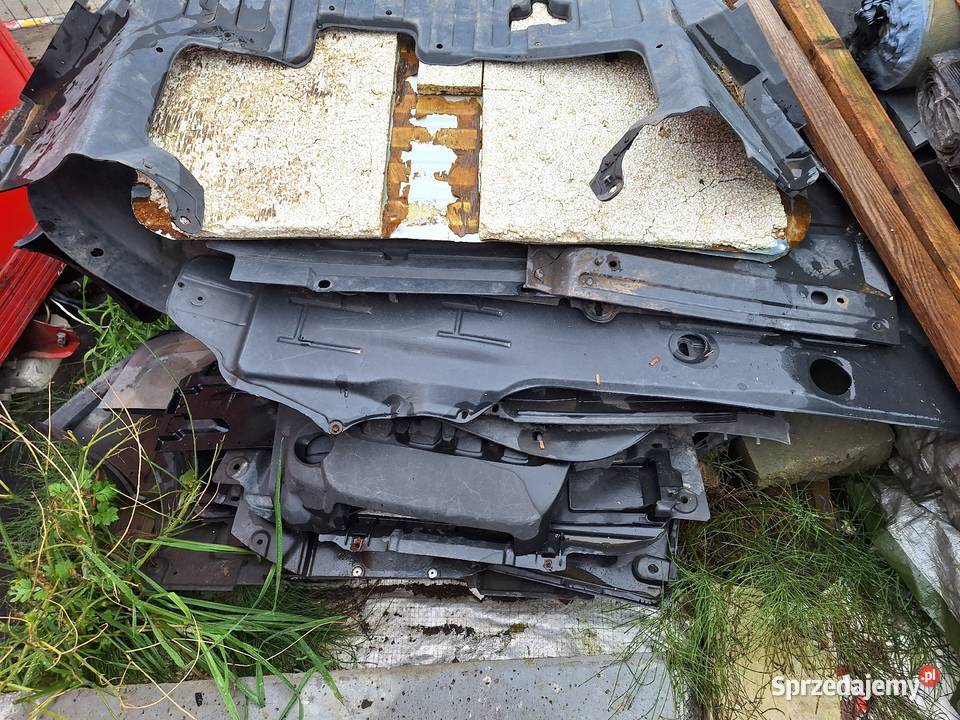 dużo osłon pod silnik i też osłony na silnik