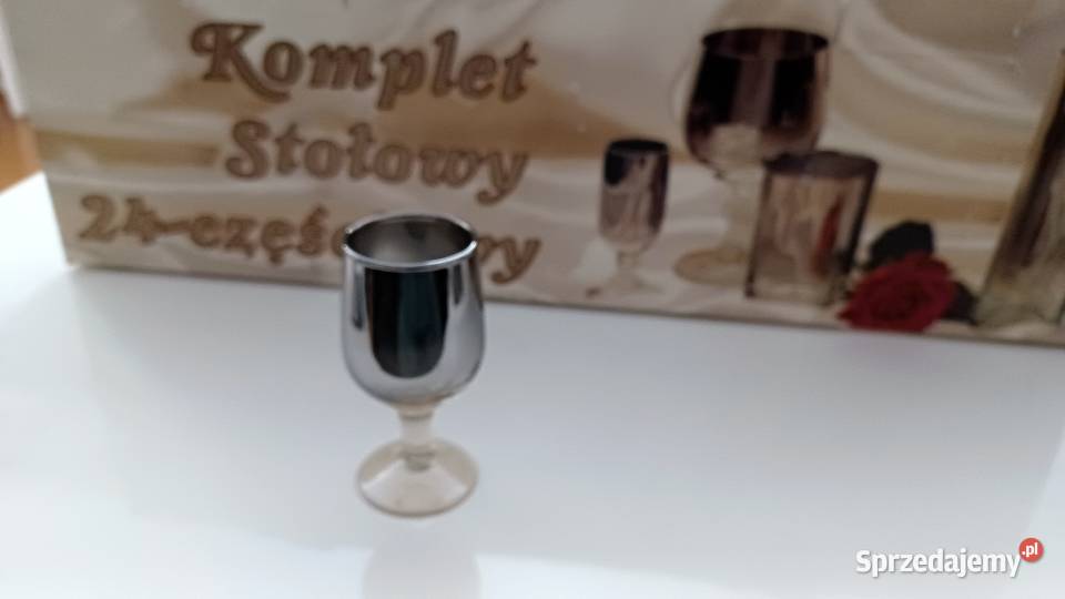 24 częściowy komplet stołowy szklany inny kolor sprzedam