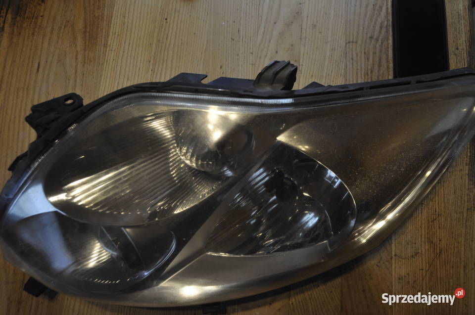TOYOTA AURIS LAMPA LEWA PRZÓD 8111002460 Lampy przednie Sierakowice