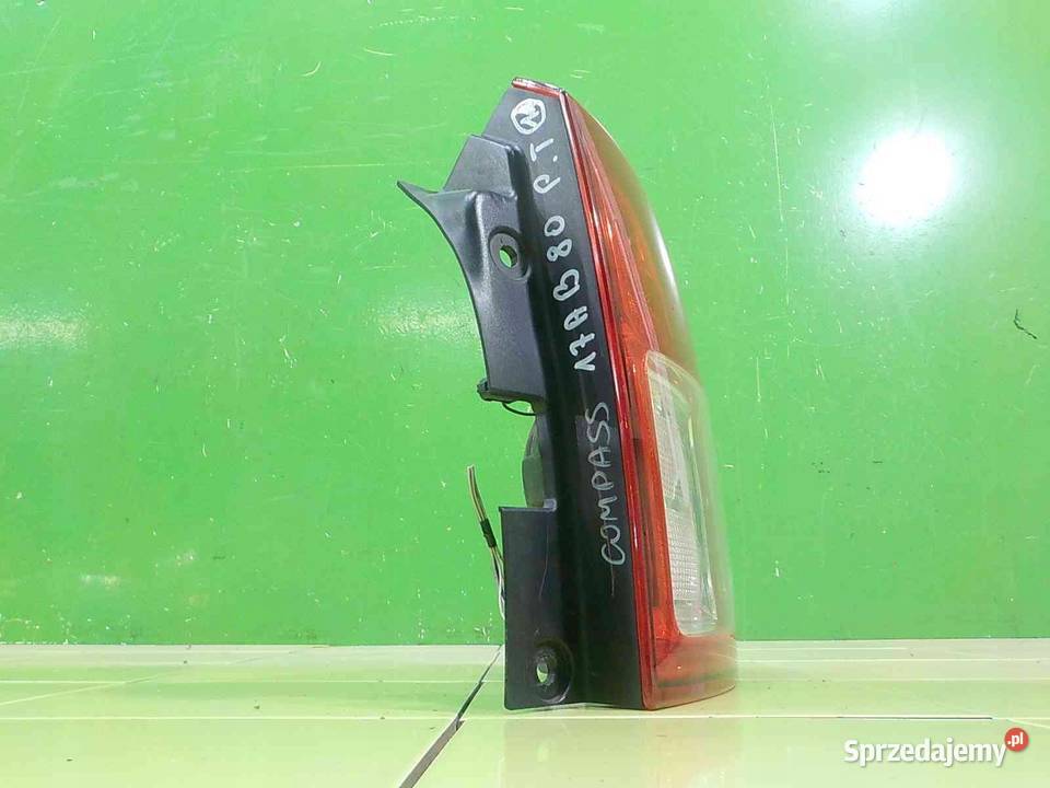 JEEP COMPASS I LIFT I 22 CRD 11r lampa prawa tyl Motoryzacja