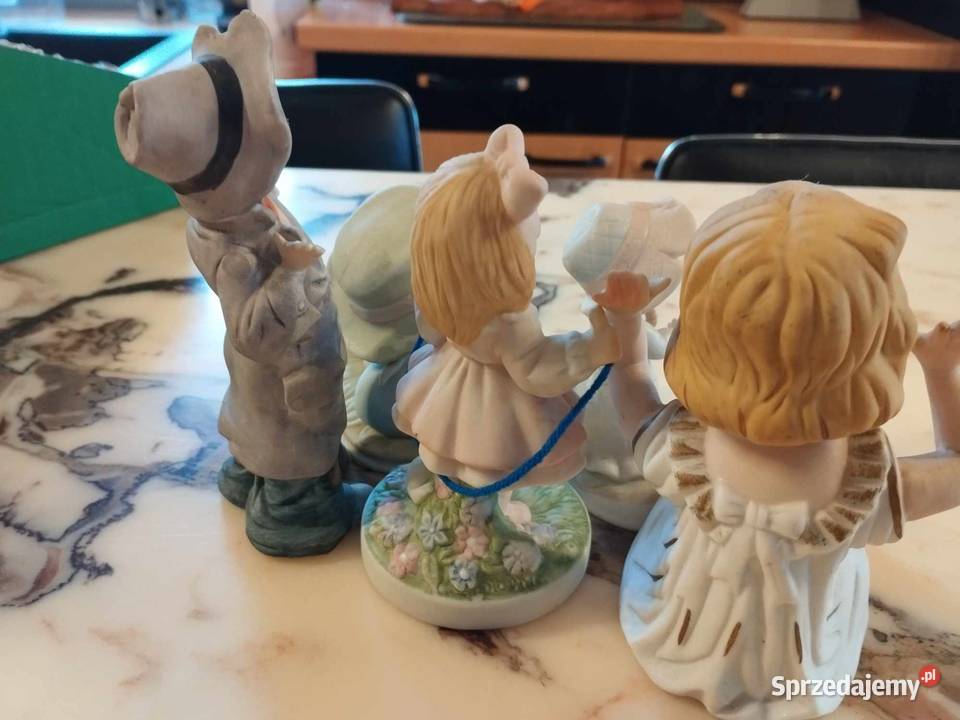 kolekcjonerskie figurki z biskwitu sygnowane