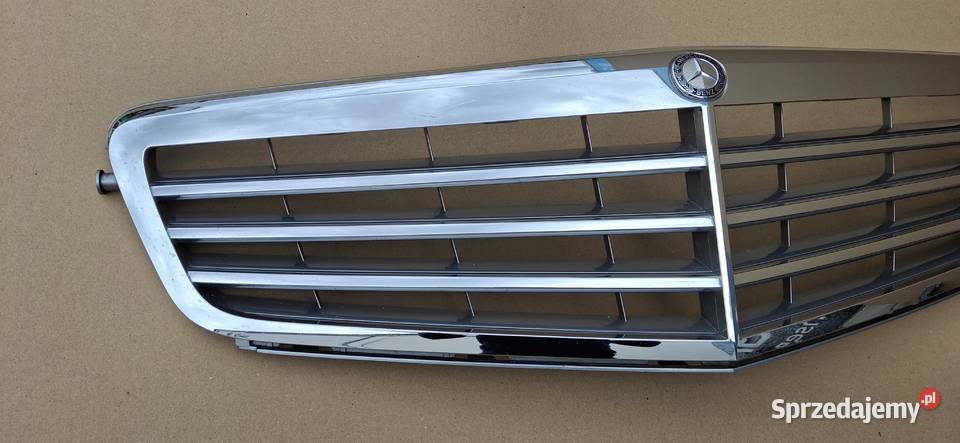 MERCEDES CKLASA W204 GRILL ATRAPA CHŁODNICY Bieleń sprzedam