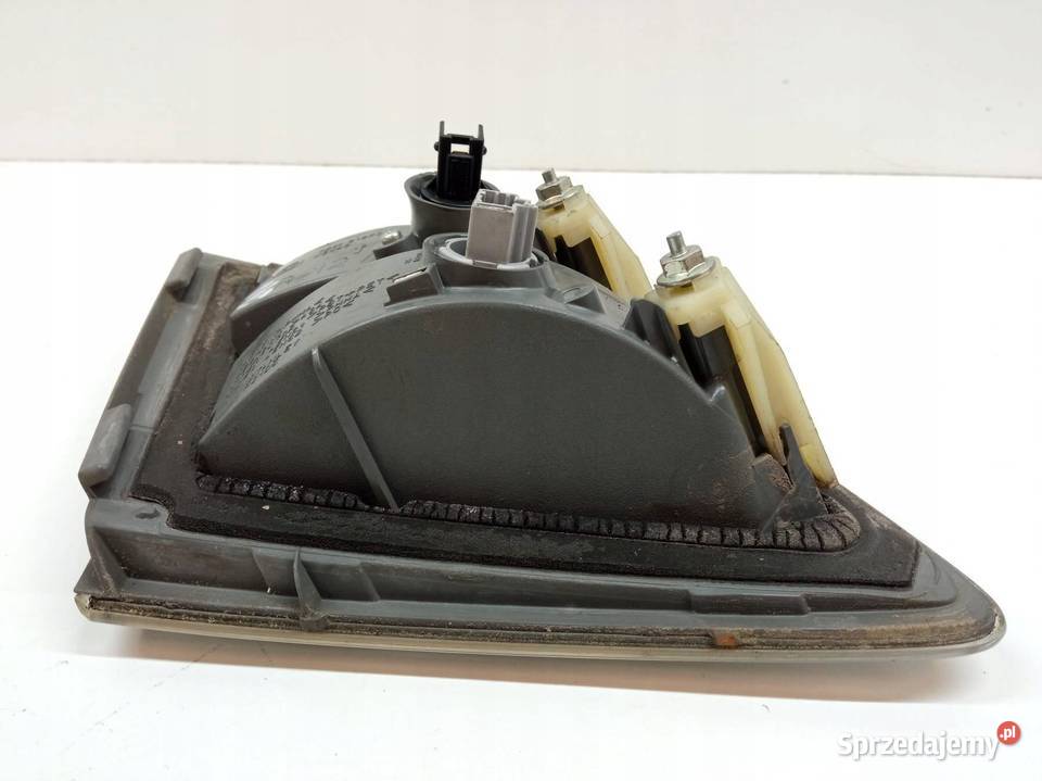 LAMPA TYŁ W KLAPĘ PRAWA TD11513F0 Mazda CX9 I