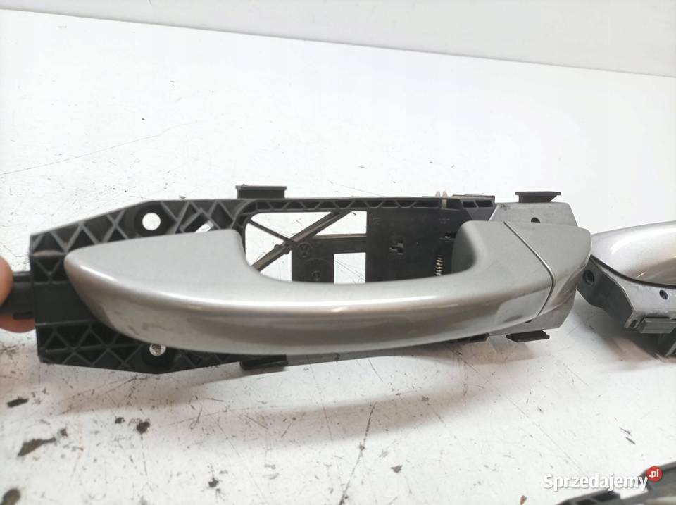 KLAMKA ZEWNĘTRZNA LEWA PRAWA PRZÓD TYŁ KOMPLET Rok produkcji 2011 świętokrzyskie